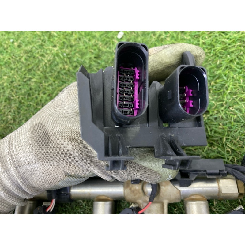 Топливная рампа (топливная система) AUDI A4 B9 2017 2.0 DBPA 06G906036