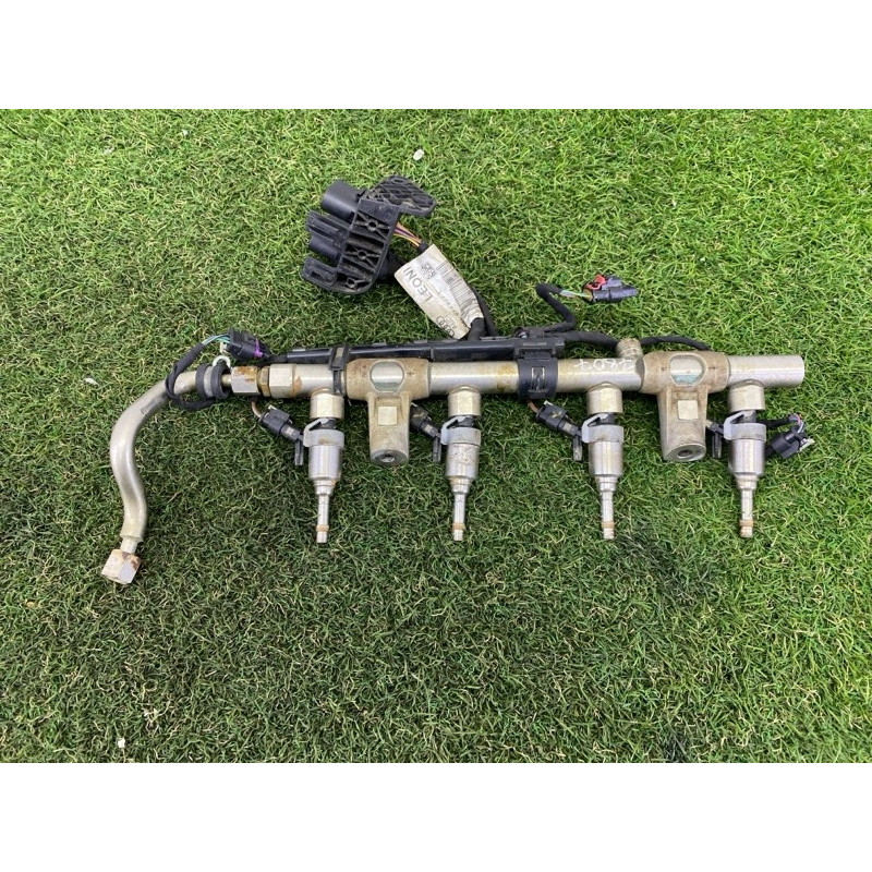 Топливная рампа (топливная система) AUDI A4 B9 2017 2.0 DBPA 06G906036