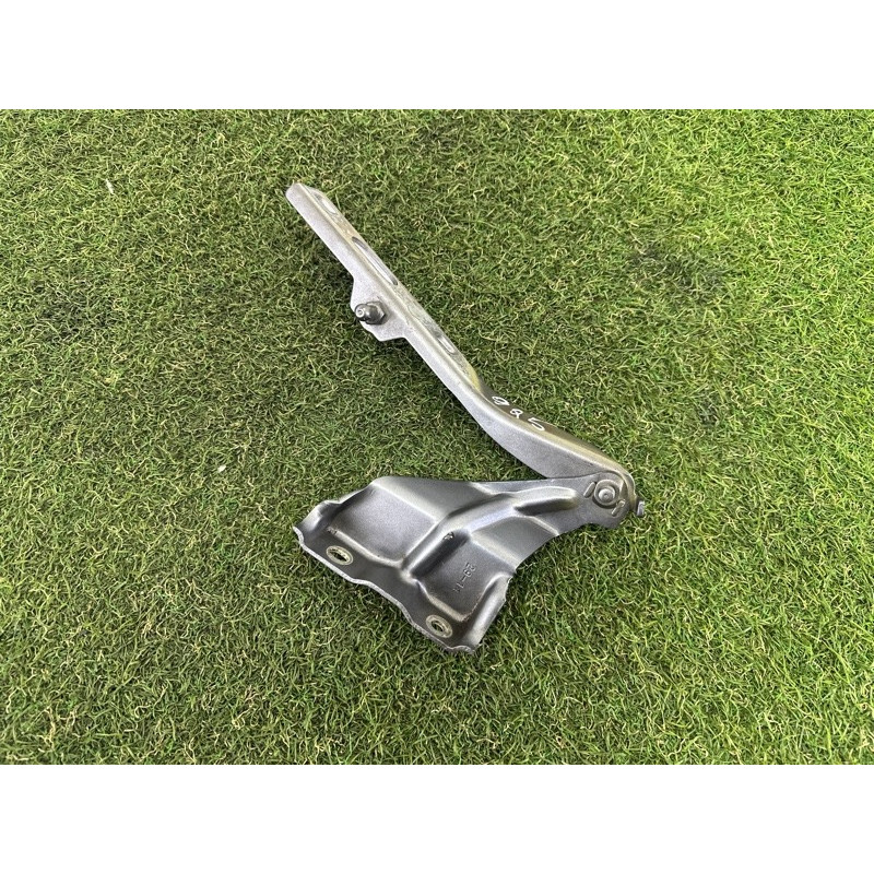 Петля капота (кузов и элементы) AUDI Q5 8R 2012 3.2 8R0823301A