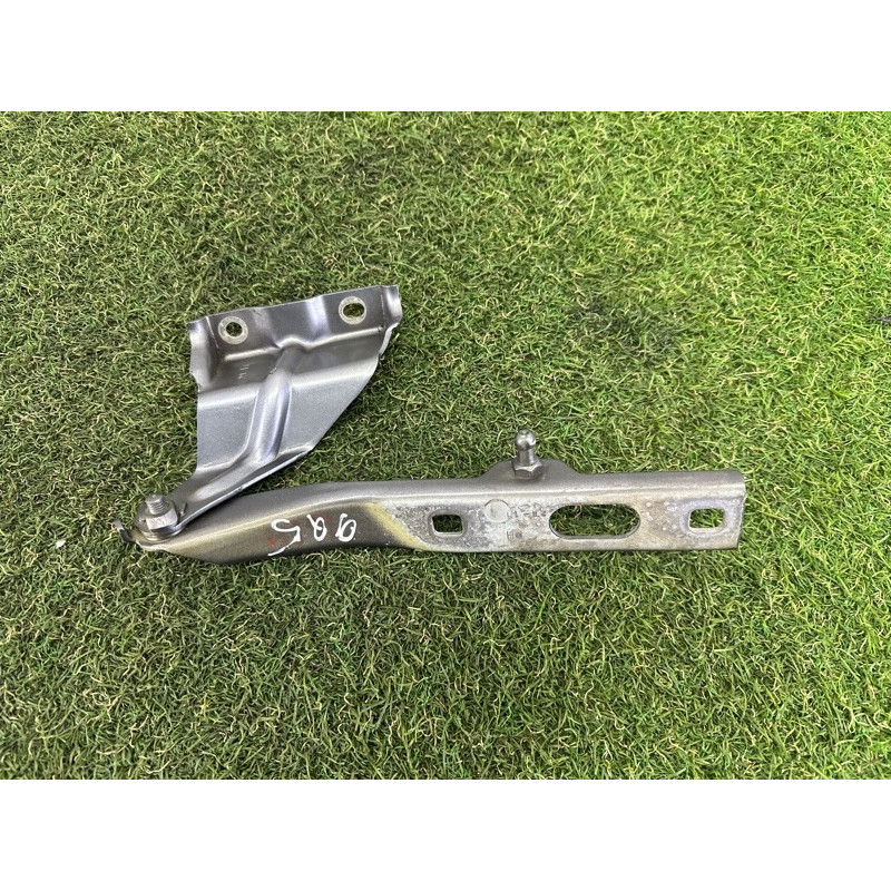 Петля капота (кузов и элементы) AUDI Q5 8R 2012 3.2 8R0823301A