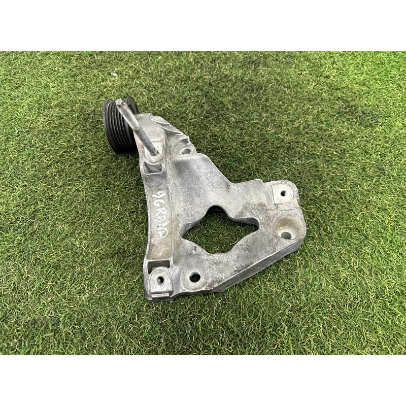 Кронштейн компрессора кондиционера (кронштейны двигателя) Jeep Grand Cherokee WK2 2014 3.0 Diesel VMMT03