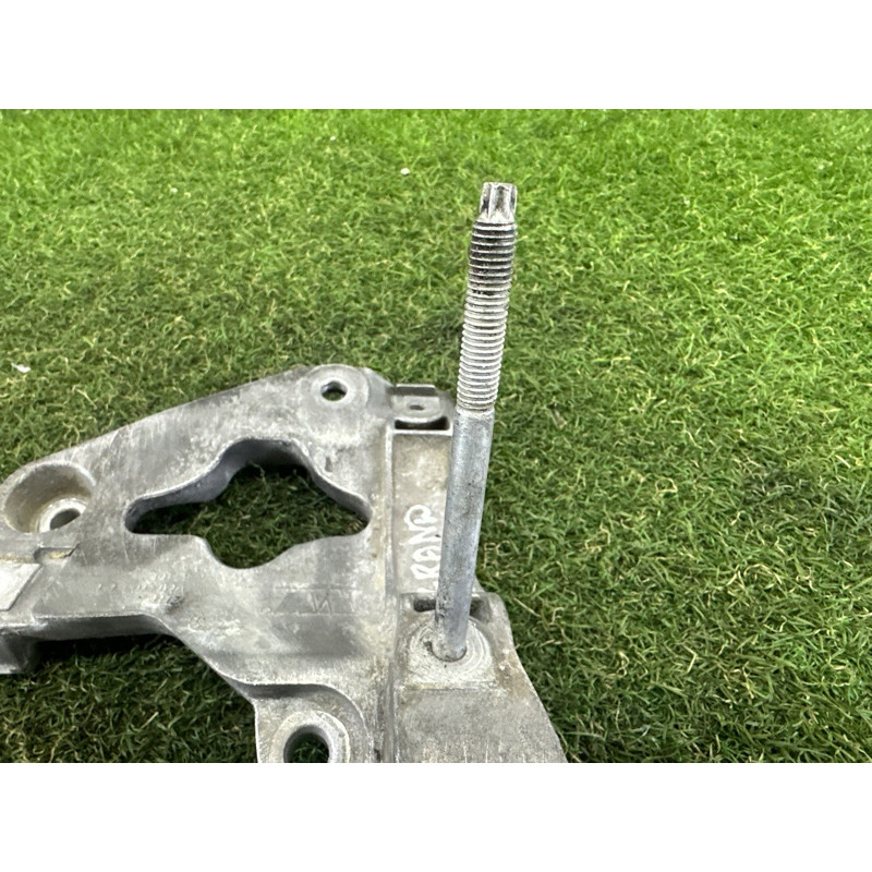 Кронштейн компрессора кондиционера (кронштейны двигателя) Jeep Grand Cherokee WK2 2014 3.0 Diesel VMMT03