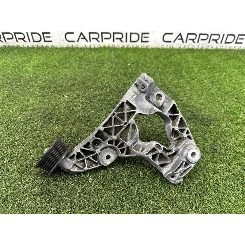 Кронштейн компрессора кондиционера (кронштейны двигателя) Jeep Grand Cherokee WK2 2014 3.0 Diesel VMMT03