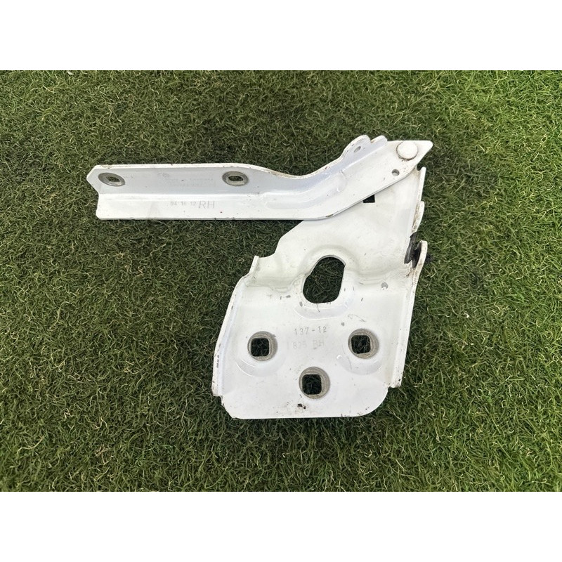 Петля капота (кузов и элементы) Volkswagen Touareg NF 2013 3.0 Hybrid 7P6823302