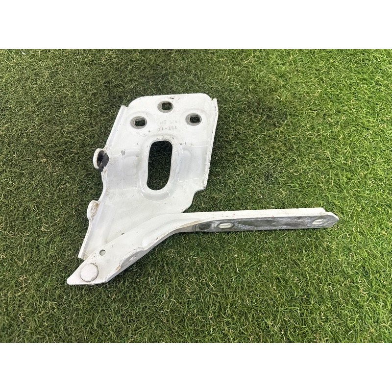 Петля капота (кузов и элементы) Volkswagen Touareg NF 2013 3.0 Hybrid 7P6823302