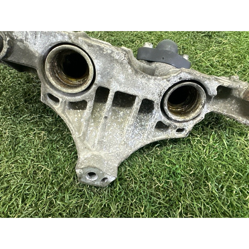 Кронштейн радиатора EGR (кронштейны двигателя) Jeep Grand Cherokee WK2 2014 3.0 Diesel 68211313AA