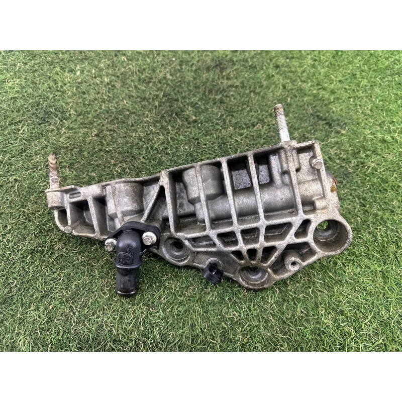 Кронштейн радиатора EGR (кронштейны двигателя) Jeep Grand Cherokee WK2 2014 3.0 Diesel 68211313AA