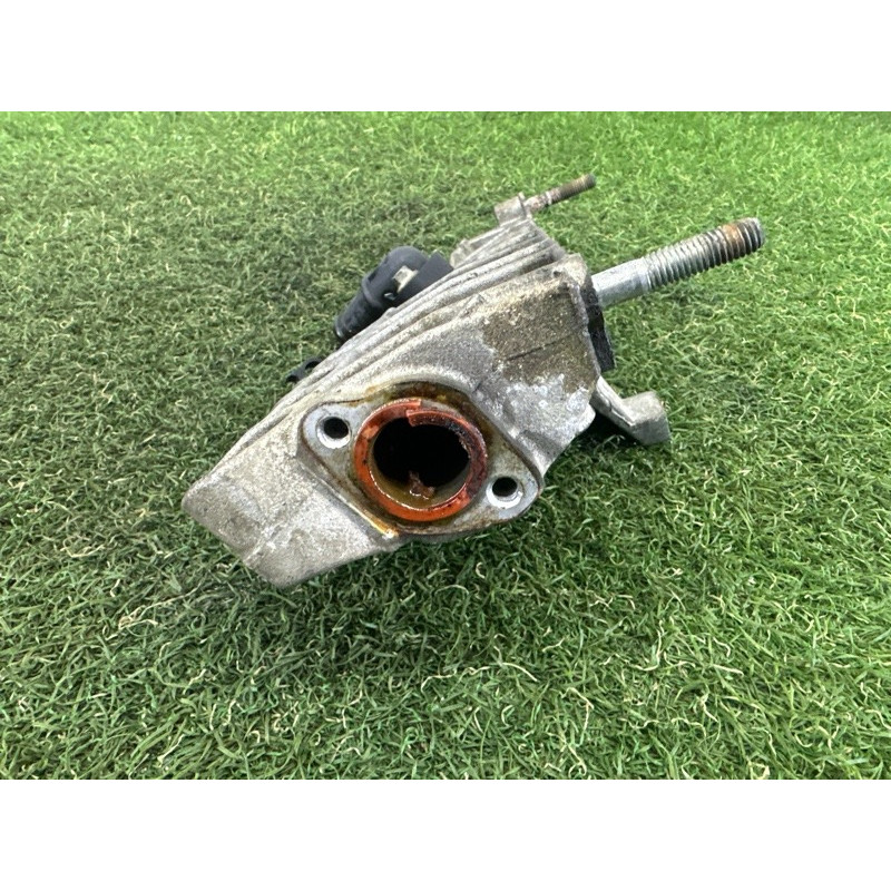 Кронштейн радиатора EGR (кронштейны двигателя) Jeep Grand Cherokee WK2 2014 3.0 Diesel 68211313AA