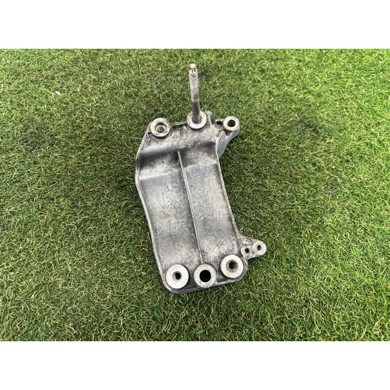 Кронштейн генератора (кронштейны двигателя) Jeep Grand Cherokee WK2 2014 3.0 Diesel