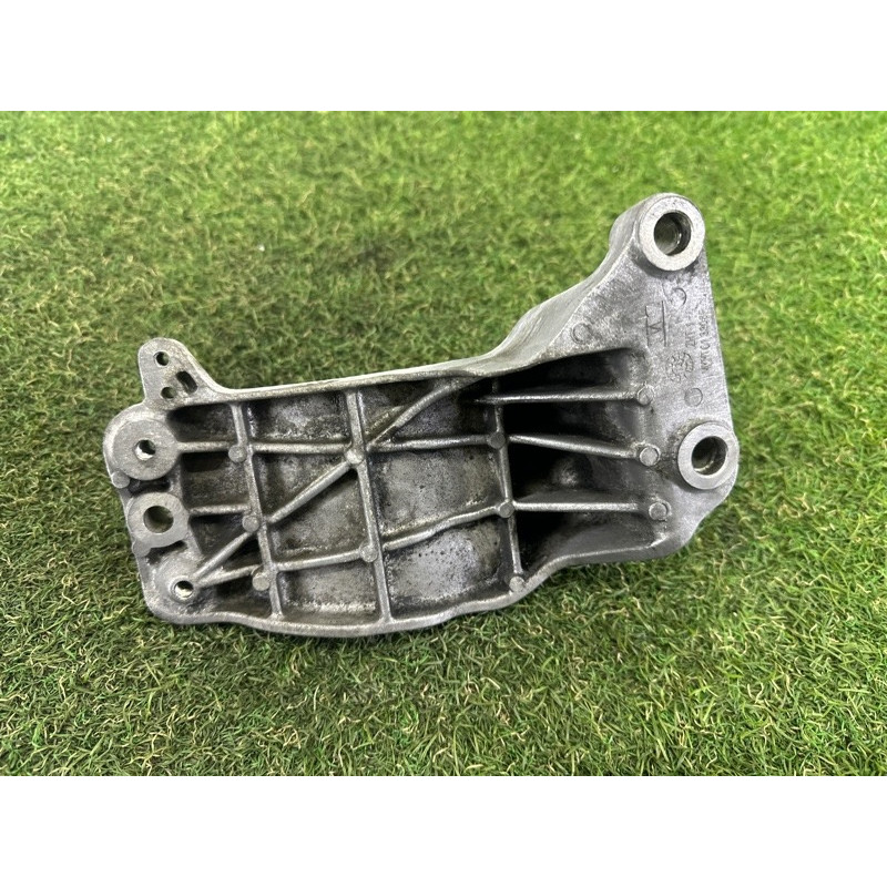 Кронштейн генератора (кронштейны двигателя) Jeep Grand Cherokee WK2 2014 3.0 Diesel