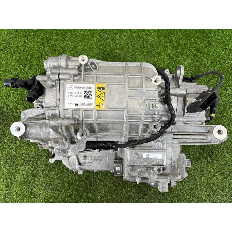 Электродвигатель (закрытая категория) Mercedes-Benz EQB 350 X243 2022 A2433408802