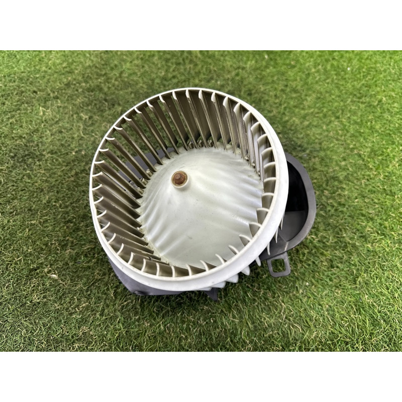 Мотор печки (отопление и кондиционирование) Volkswagen Touareg NF 2013 3.6 7P0820021F