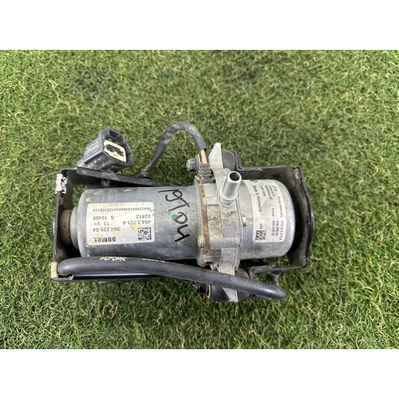 Вакуумний насос (гальмівна система) Volkswagen Touareg NF 2013 3.0 Hybrid 7P0614215A