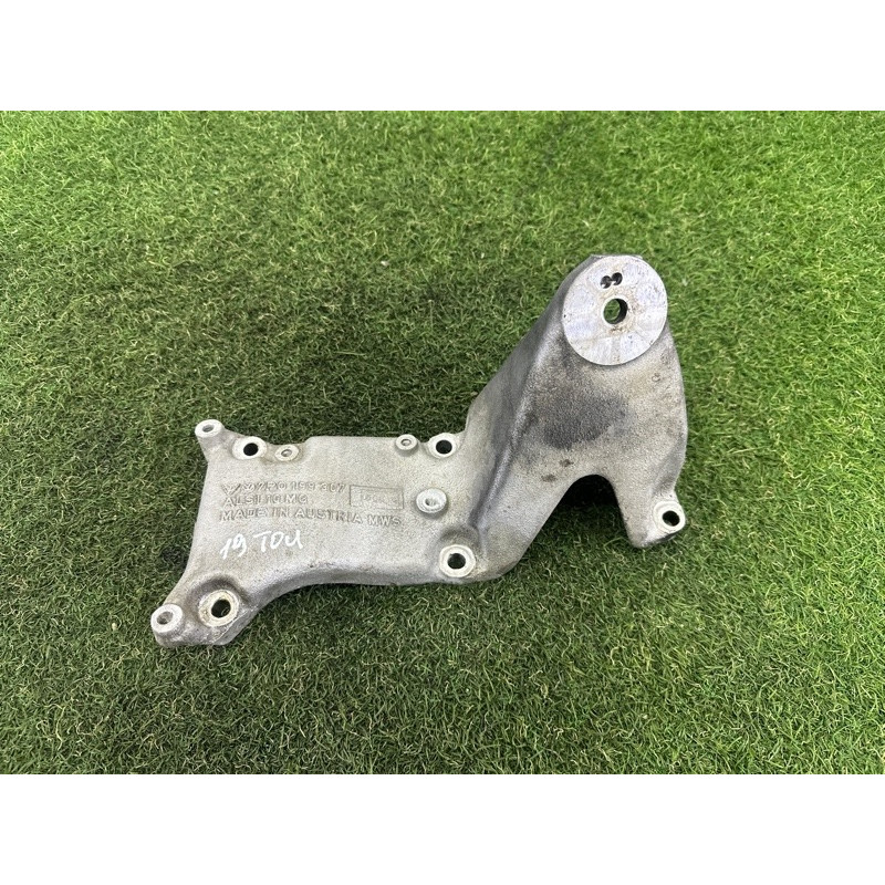 Кронштейн подушки двигателя (кронштейны двигателя) Volkswagen Touareg NF 2013 3.0 Hybrid 7P0199307