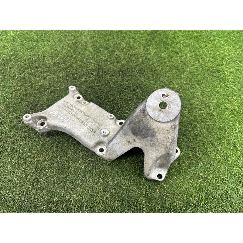 Кронштейн подушки двигателя (кронштейны двигателя) Volkswagen Touareg NF 2013 3.0 Hybrid 7P0199307