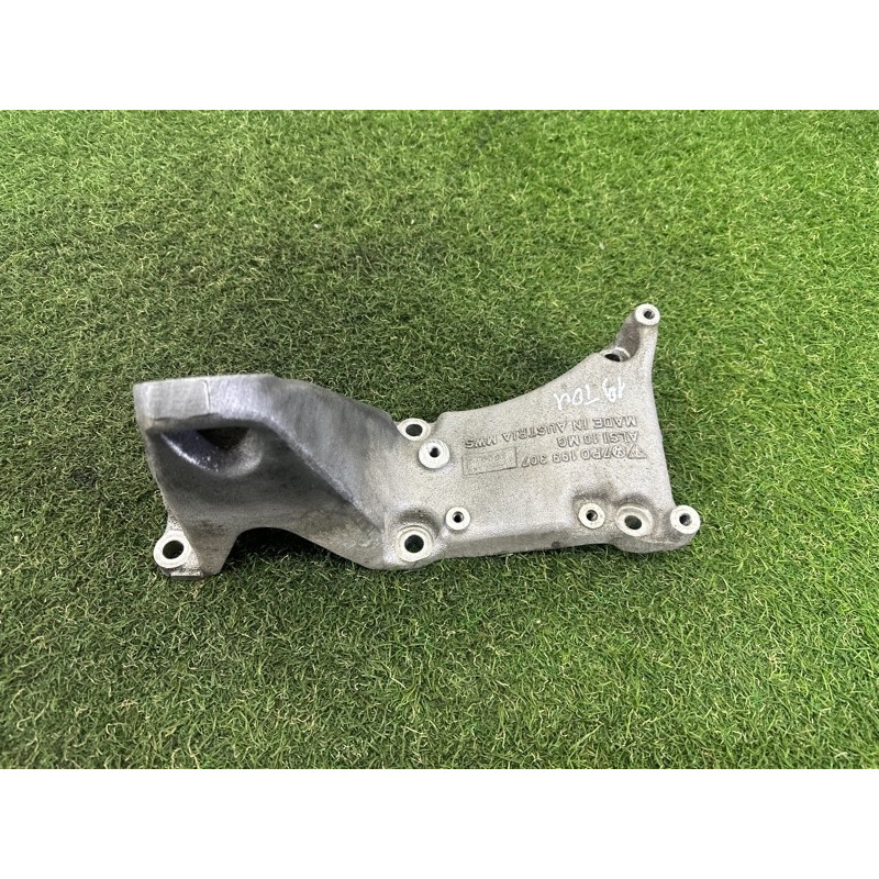 Кронштейн подушки двигателя (кронштейны двигателя) Volkswagen Touareg NF 2013 3.0 Hybrid 7P0199307