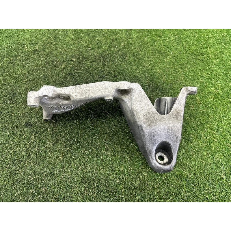 Кронштейн подушки двигателя (кронштейны двигателя) Volkswagen Touareg NF 2013 3.0 Hybrid 7P0199307