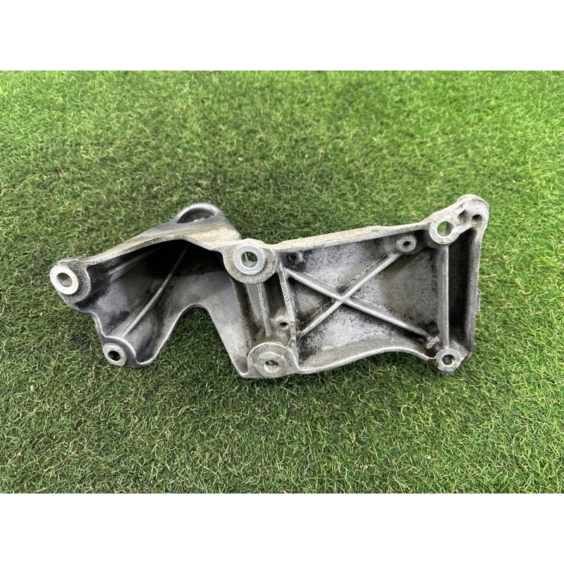 Кронштейн подушки двигателя (кронштейны двигателя) Volkswagen Touareg NF 2013 3.0 Hybrid 7P0199307