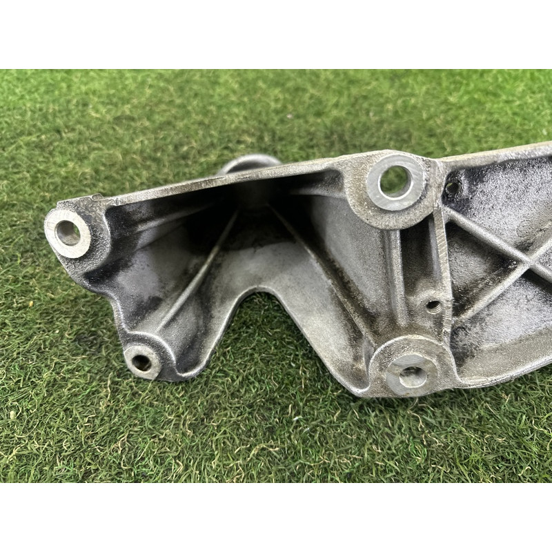 Кронштейн подушки двигателя (кронштейны двигателя) Volkswagen Touareg NF 2013 3.0 Hybrid 7P0199307