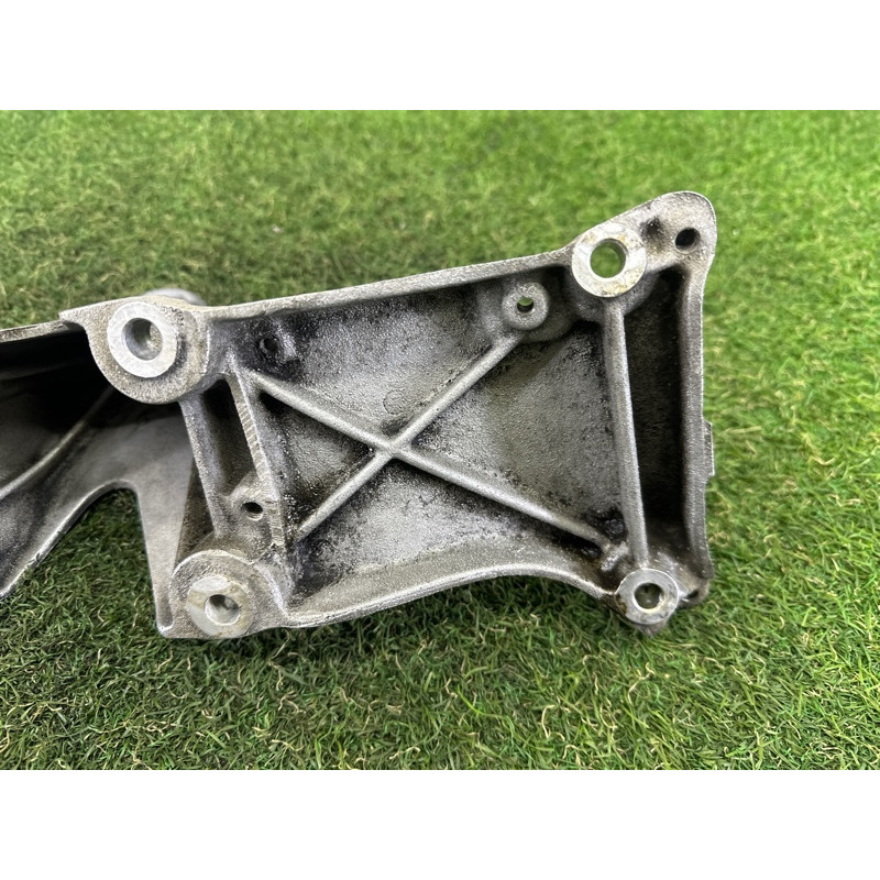 Кронштейн подушки двигателя (кронштейны двигателя) Volkswagen Touareg NF 2013 3.0 Hybrid 7P0199307