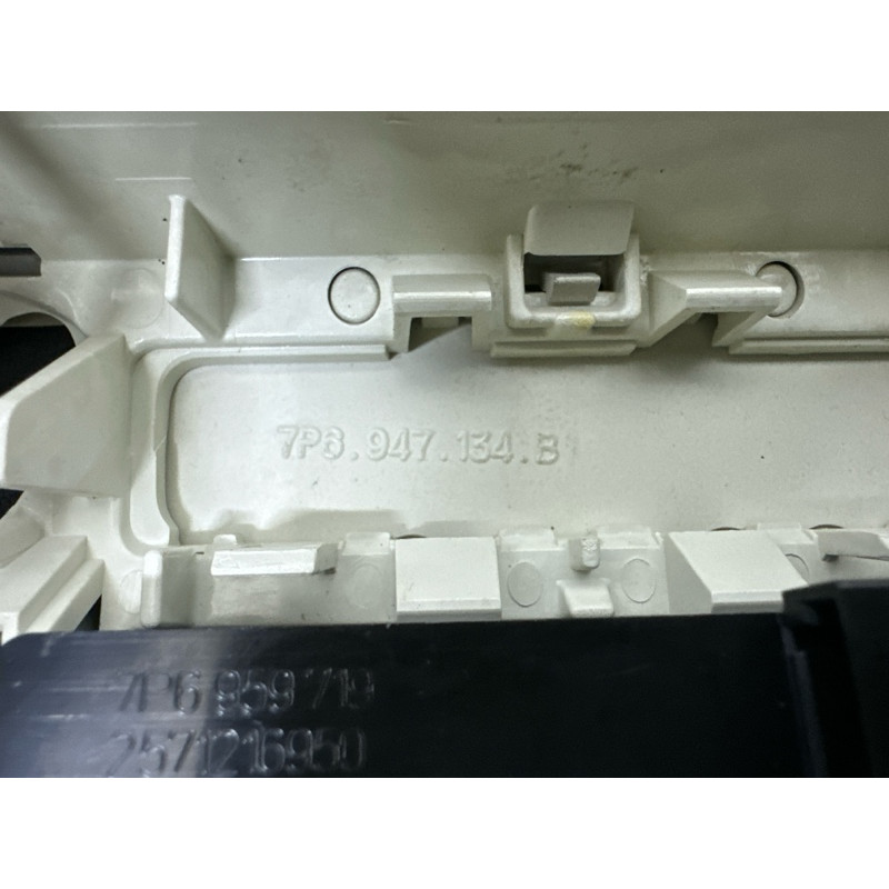 Салонний світильник (салон) Volkswagen Touareg NF 2013 3.6 7P6947105H2EN