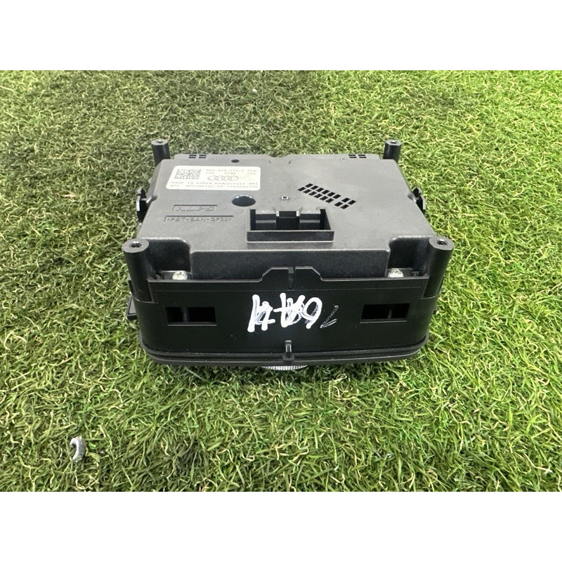 Блок кнопок мультимедиа (электрика / блоки управления) AUDI A4 B9 2017 2.0 TFSI 8W0919614N