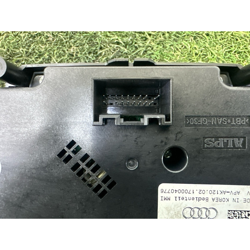 Блок кнопок мультимедиа (электрика / блоки управления) AUDI A4 B9 2017 2.0 TFSI 8W0919614N