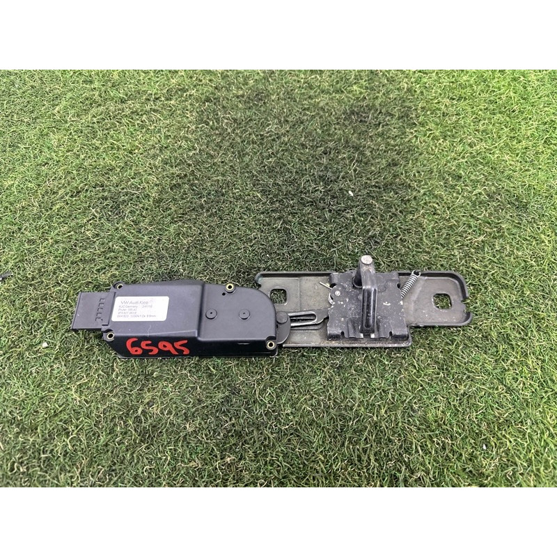 Привод замка багажника (электрика) AUDI Q7 4L 2011 3.0 TFSi 4F9827383E