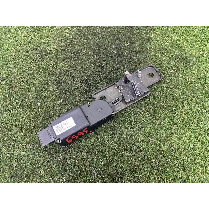 Привод замка багажника (электрика) AUDI Q7 4L 2011 3.0 TFSi 4F9827383E