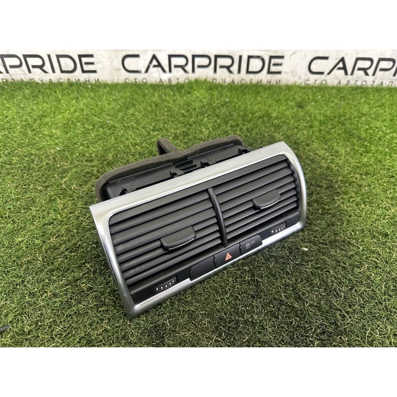 Центральный дефлектор салона (салон) AUDI Q7 4L 2011 3.0 TFSi 4L0820951P3Q7