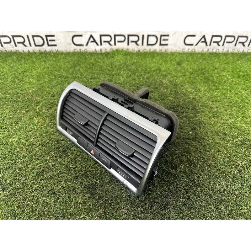 Центральный дефлектор салона (салон) AUDI Q7 4L 2011 3.0 TFSi 4L0820951P3Q7