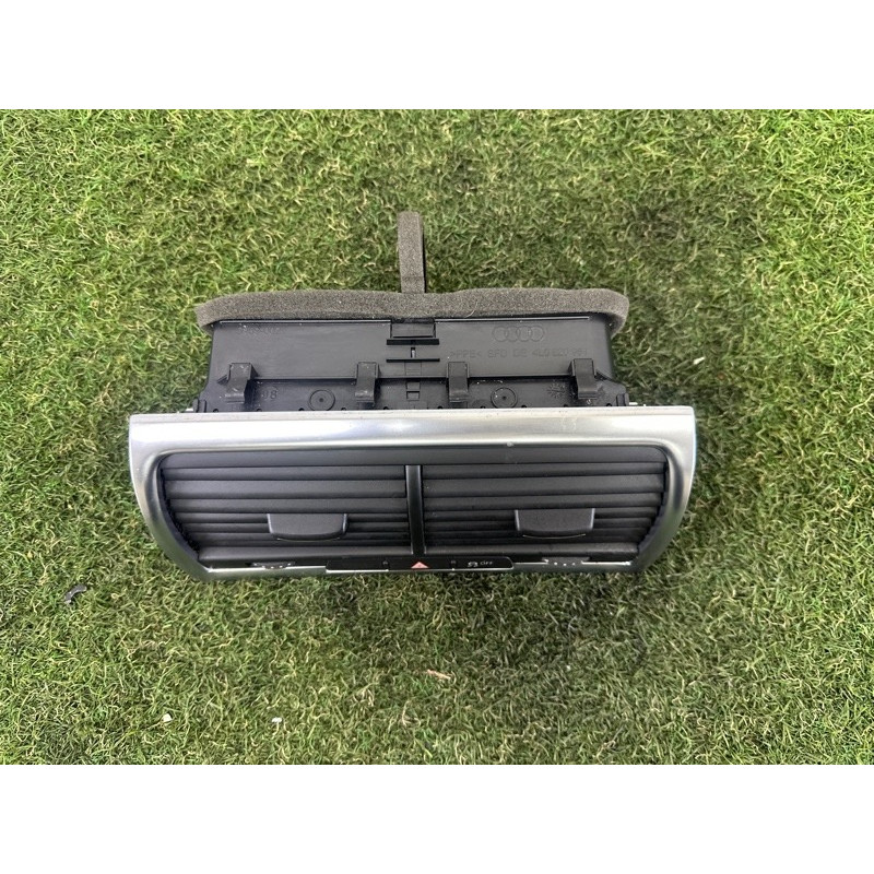 Центральный дефлектор салона (салон) AUDI Q7 4L 2011 3.0 TFSi 4L0820951P3Q7