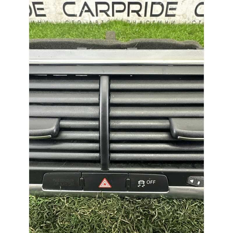 Центральный дефлектор салона (салон) AUDI Q7 4L 2011 3.0 TFSi 4L0820951P3Q7