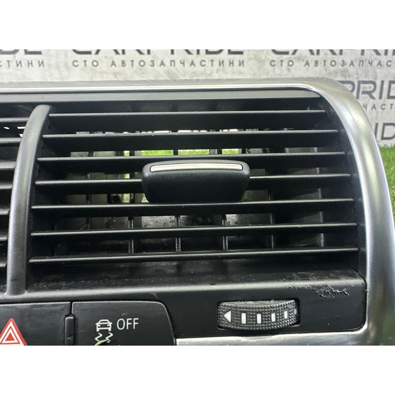 Центральный дефлектор салона (салон) AUDI Q7 4L 2011 3.0 TFSi 4L0820951P3Q7