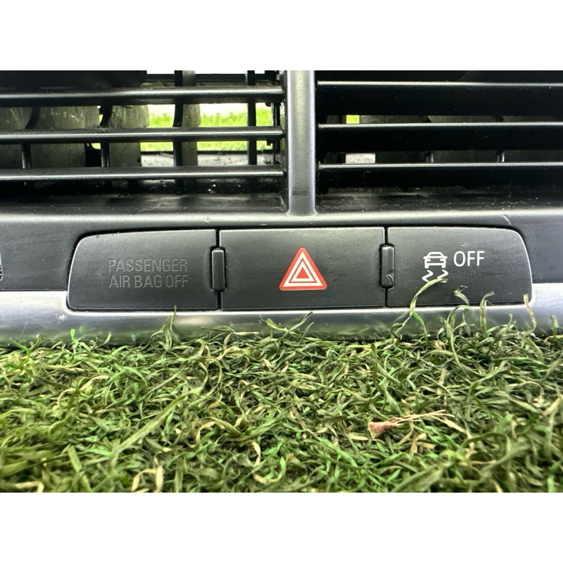 Центральный дефлектор салона (салон) AUDI Q7 4L 2011 3.0 TFSi 4L0820951P3Q7