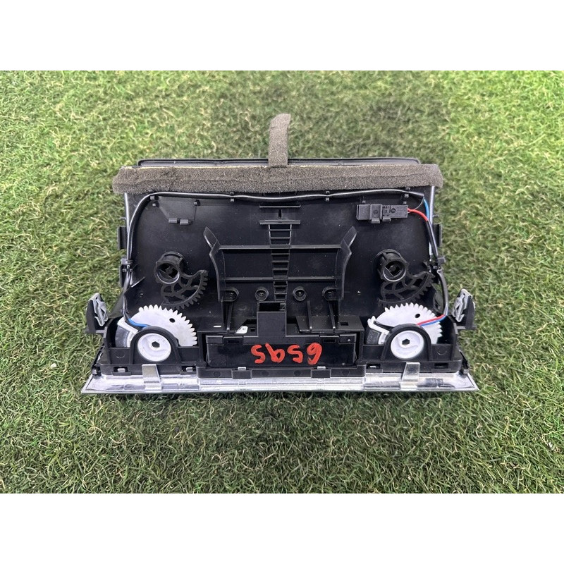 Центральный дефлектор салона (салон) AUDI Q7 4L 2011 3.0 TFSi 4L0820951P3Q7