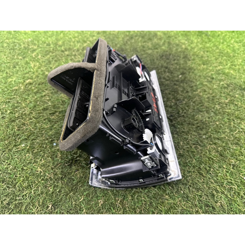 Центральный дефлектор салона (салон) AUDI Q7 4L 2011 3.0 TFSi 4L0820951P3Q7