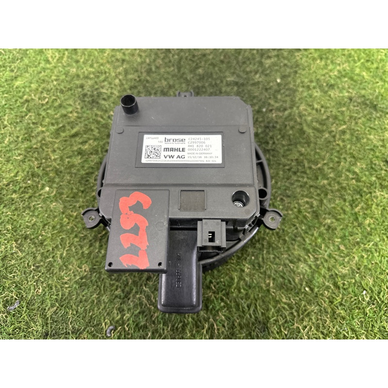 Мотор печки (отопление и кондиционирование) AUDI Q7 4M 2017 2.0 TFSI 4M1820021C