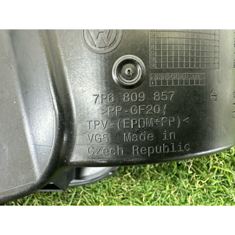 Кришка паливного бака (кузов і елементи) Volkswagen Touareg NF 2013 3.6 7P6809857A