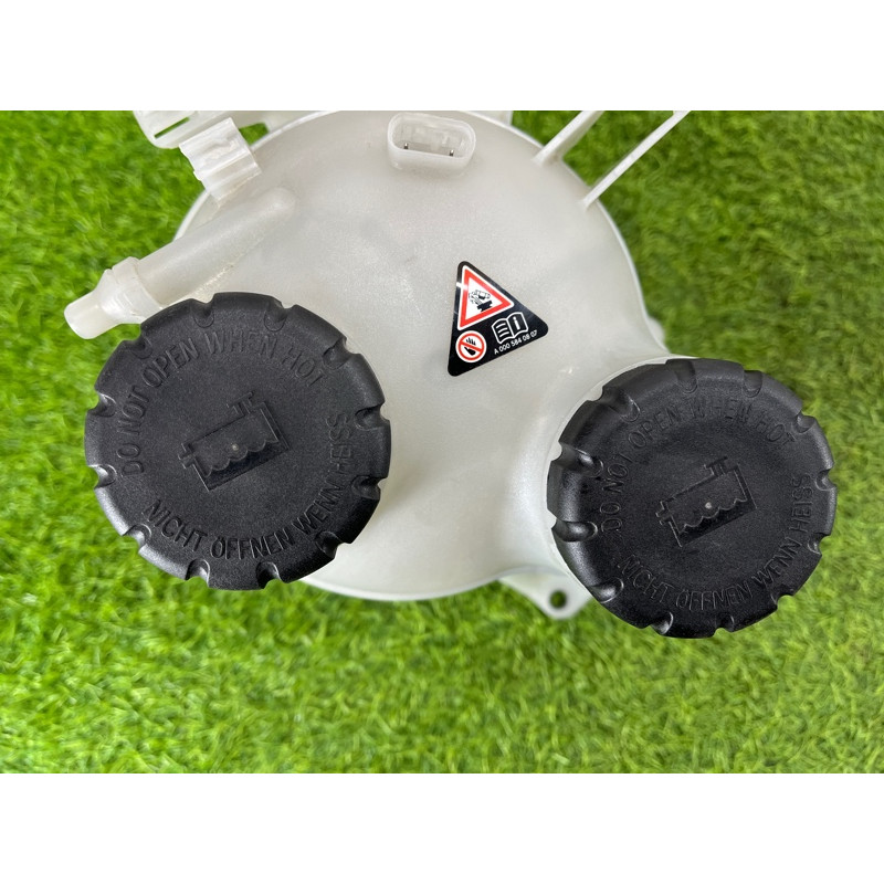 Бачок расширительный (система охлаждения) Mercedes-Benz EQB 350 X243 2022 A2435006000