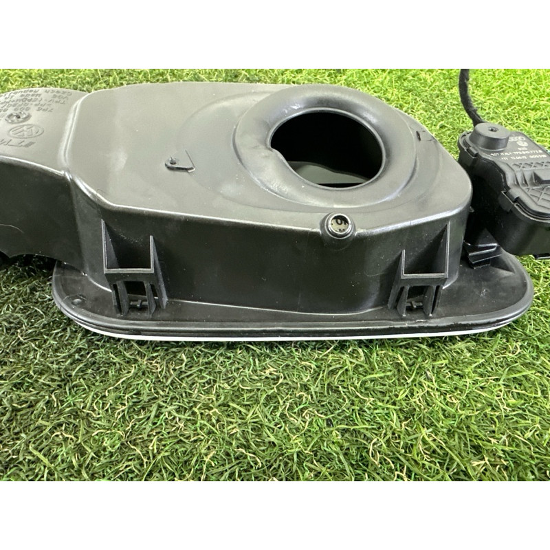 Лючок топливного бака (кузов и элементы) Volkswagen Touareg NF 2013 3.0 Hybrid 7P6809857A