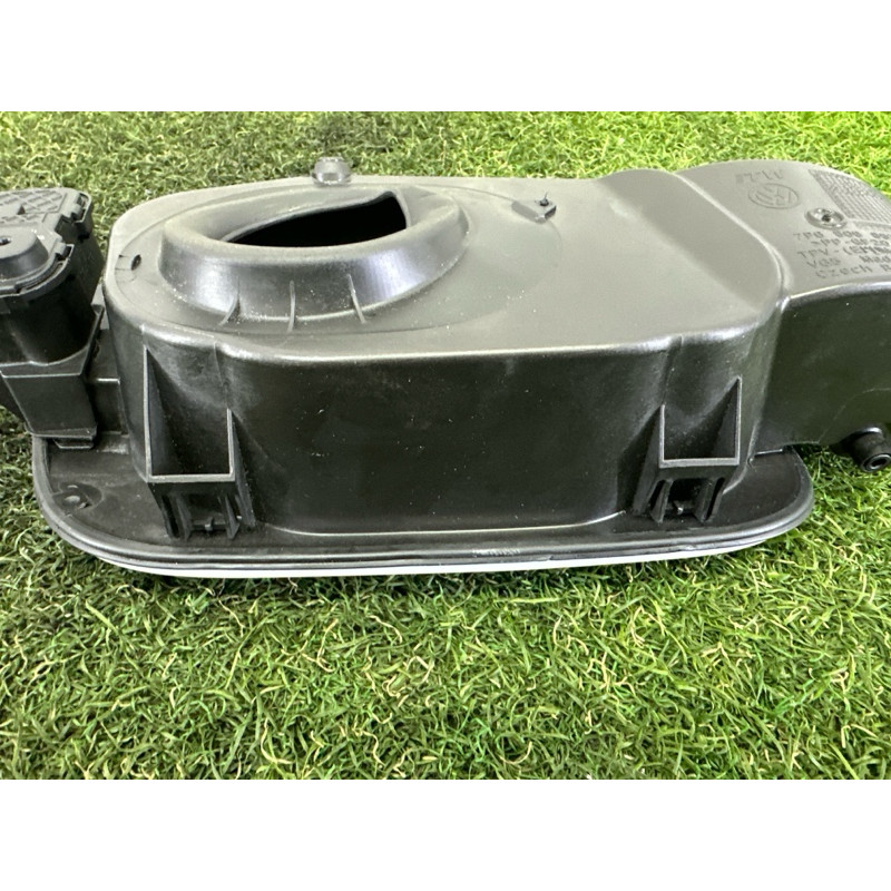 Лючок топливного бака (кузов и элементы) Volkswagen Touareg NF 2013 3.0 Hybrid 7P6809857A