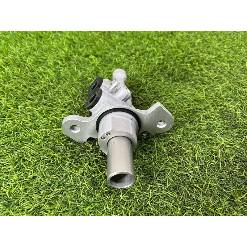 Головний гальмівний циліндр (тормозная система) Mercedes-Benz EQB 350 X243 2022 A1774305500