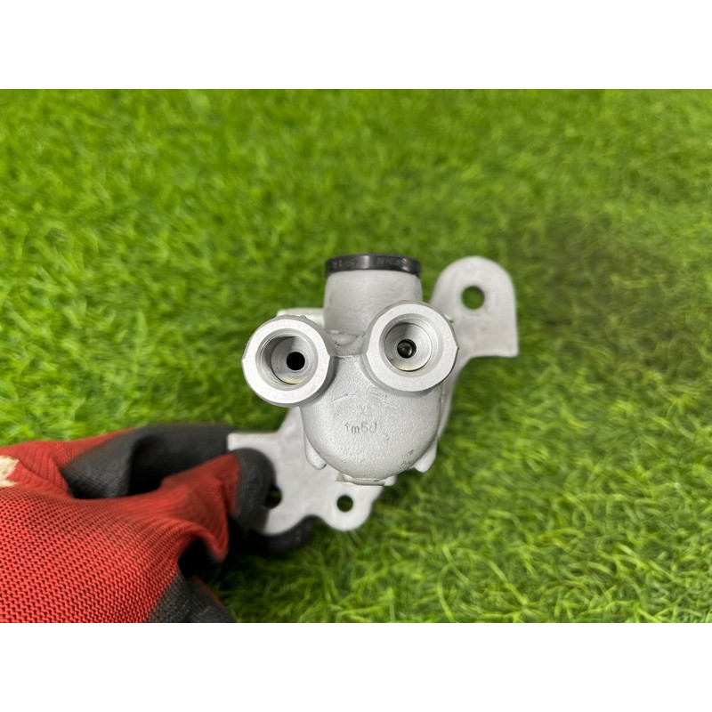 Головний гальмівний циліндр (тормозная система) Mercedes-Benz EQB 350 X243 2022 A1774305500