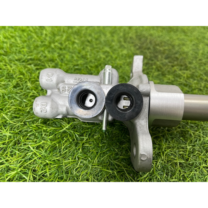 Головний гальмівний циліндр (тормозная система) Mercedes-Benz EQB 350 X243 2022 A1774305500