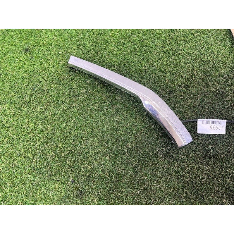 Молдинг решітки радіатора (кузов і елементи) Toyota Hilux GUN125 531230K060