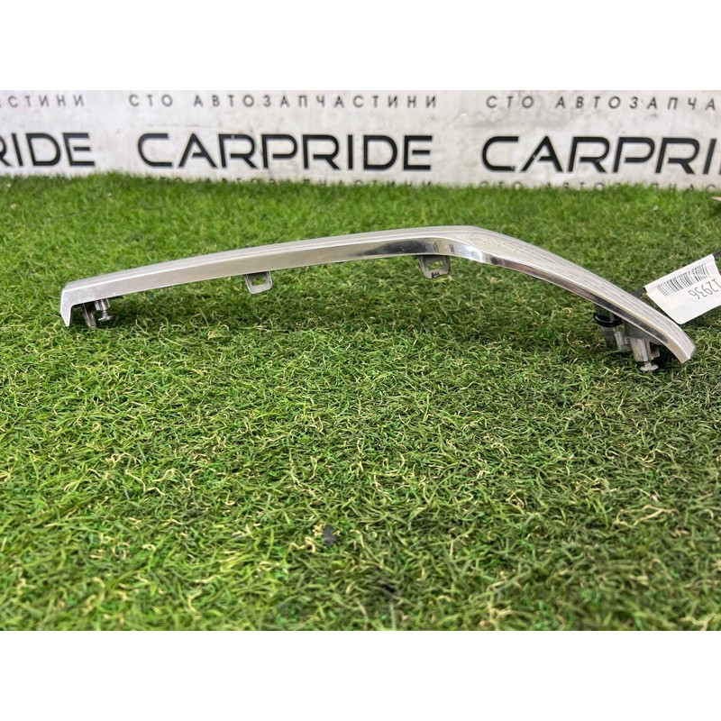 Молдинг решітки радіатора (кузов і елементи) Toyota Hilux GUN125 531230K060