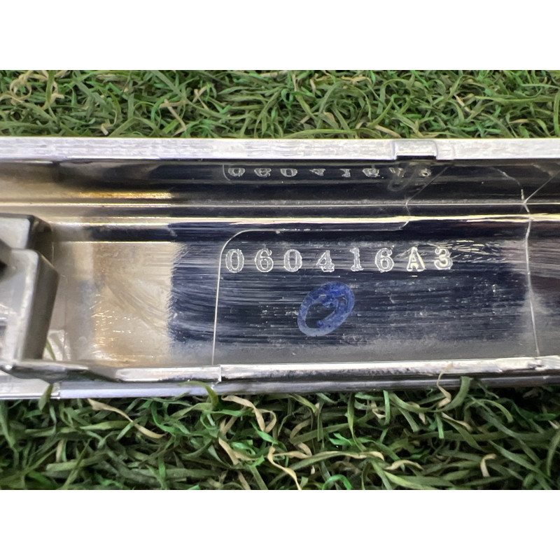 Молдинг решітки радіатора (кузов і елементи) Toyota Hilux GUN125 531230K060