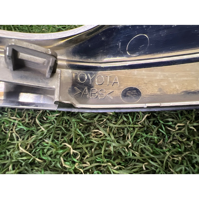 Молдинг решітки радіатора (кузов і елементи) Toyota Hilux GUN125 531230K060