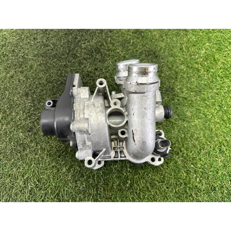 Помпа (система охлаждения) AUDI A4 B8 2014 2.0 TFSI 06H121111R